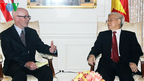 Conversa máximo líder político de Vietnam con amigos del partido de izquierda en Estados Unidos